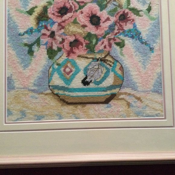 Finished Needlepoint embroidery yarn artwork floral vase professionally framed - Picture 7 of 8